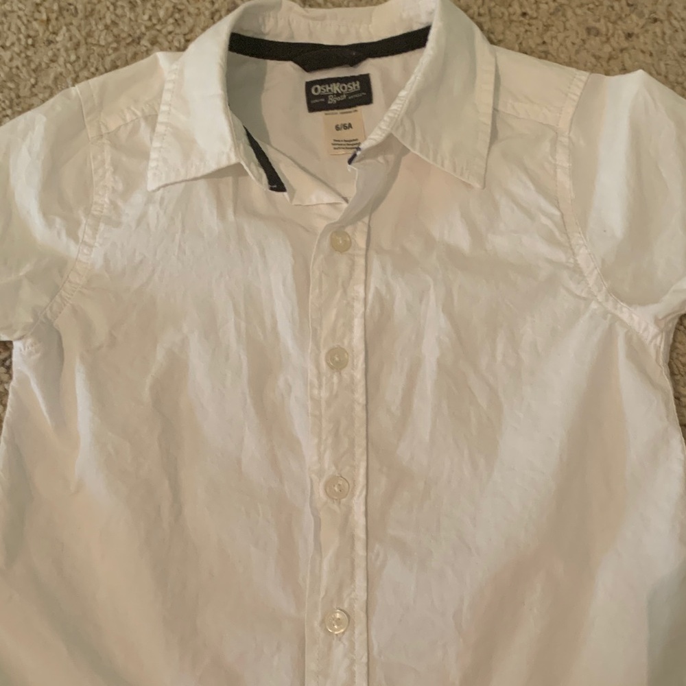 OshKosh B'gosh boys Crisp White Button Down Shirt, uses like new.